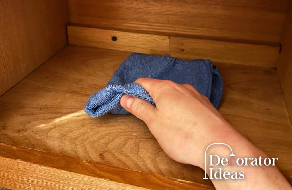 How to Clean Kitchen Cabinets